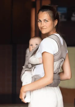 Babytrage mit Reißverschluss 'Huddle' Clay
