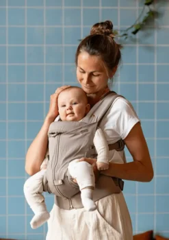 Babytrage mit Reißverschluss 'Huddle' Clay