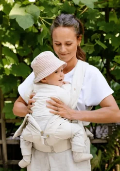 Babytrage mit Reißverschluss 'Huddle' Cream