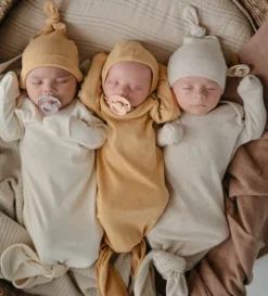 Geknotetes Babykleid cedar