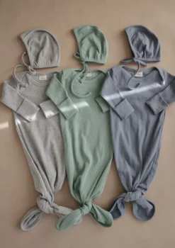 Geknotetes Babykleid roman green