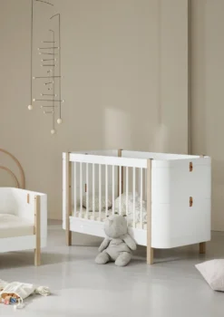 Geschwisterset für 'Wood Mini+' Babybett inkl. Junior-Erweiterung zu zwei Betten Weiß / Eiche