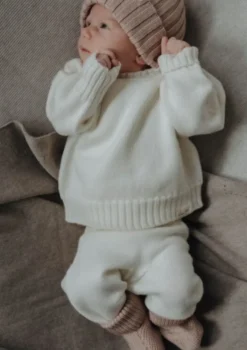 Gestrickte Babyhose zum Mitwachsen puder
