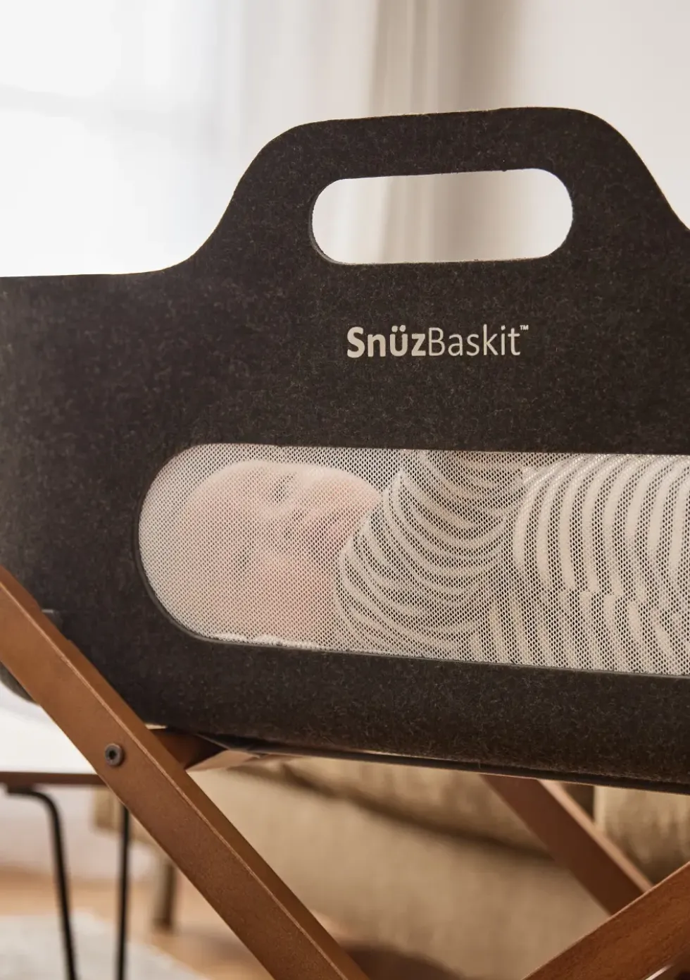 Moseskorb inkl. Ständer 'SnüzBaskit' Graphite / Walnuss
