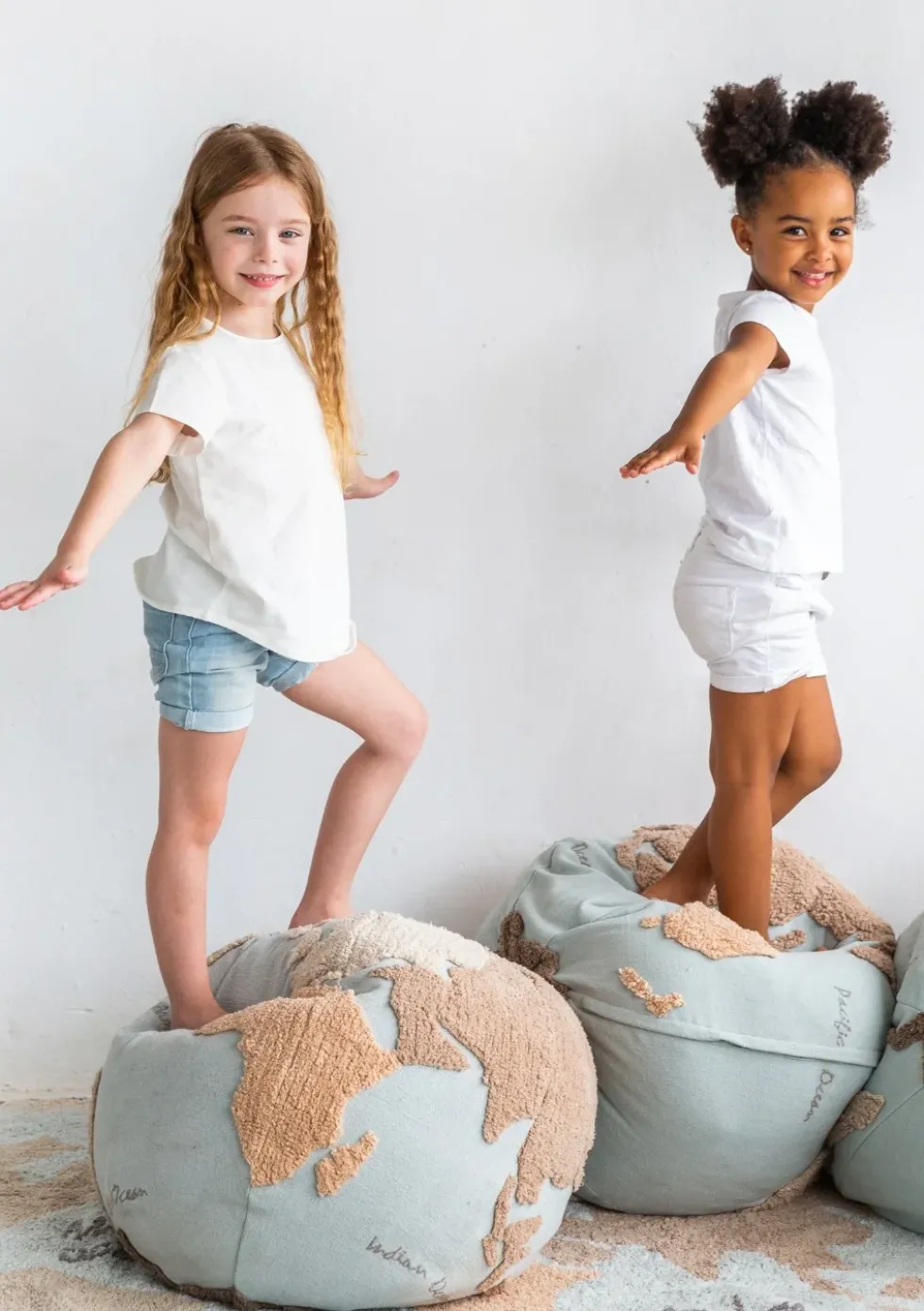 Sitzpouf 'World Map' Natural / Blue
