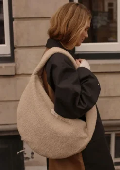 Umhängetasche 'Teddy Crossbody Bag' Ecru